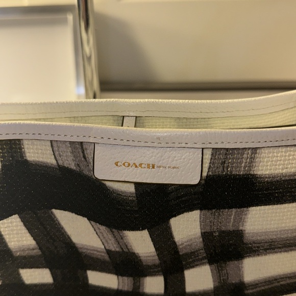 COACH THE LARGE WAVY GINGHAM CANVAS EAST/WEST TOWN TOTE NWOT - Picture 4 of 10